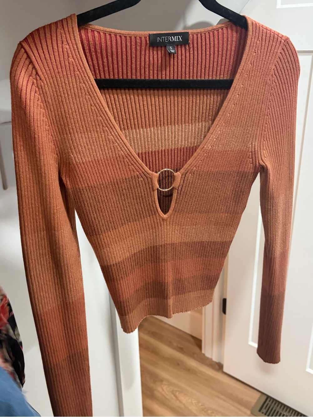 INTERMIX Rust-Brown Striped Ribbed V-Neck Long Sleeve Top with Ring Detail - Picture 2 of 6